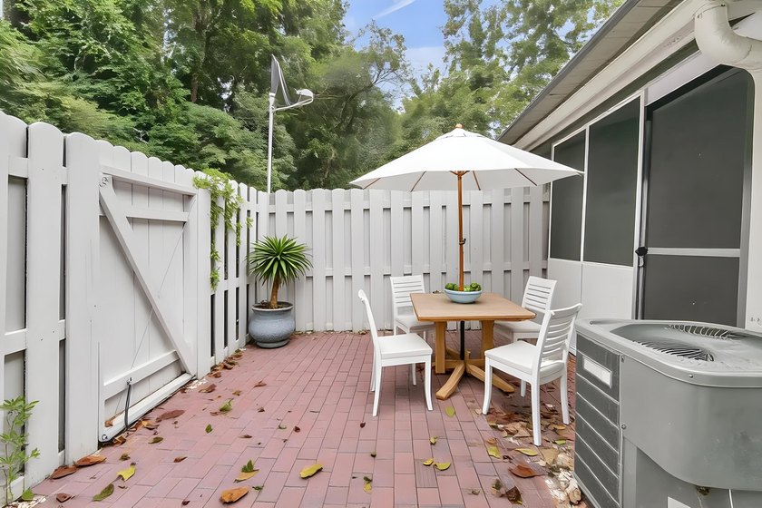 Welcome to your dream home! This beautifully renovated - photo 31