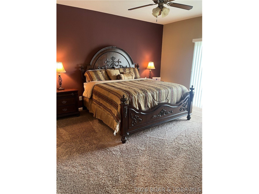 Beautiful well maintained lake condo. 3 bedroom and 2 baths - photo 12