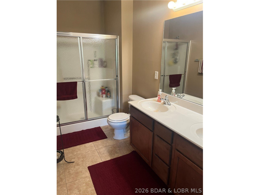 Beautiful well maintained lake condo. 3 bedroom and 2 baths - photo 14