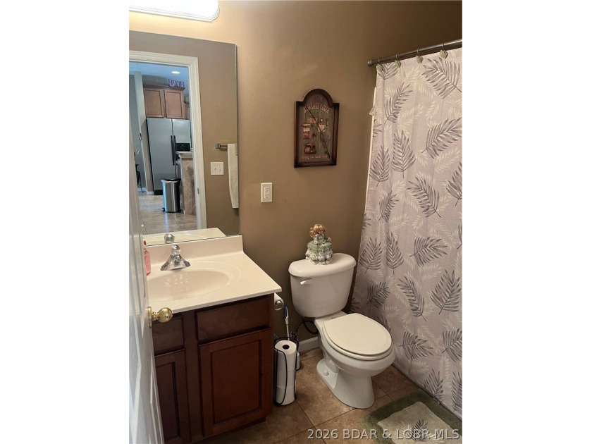 Beautiful well maintained lake condo. 3 bedroom and 2 baths - photo 15