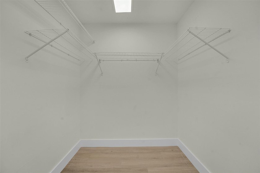 An exceptionally remodeled 2 bedroom 2 bathroom villa in the - photo 18