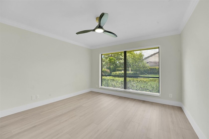 An exceptionally remodeled 2 bedroom 2 bathroom villa in the - photo 19