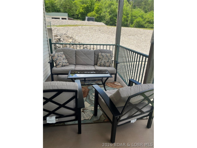 Beautiful well maintained lake condo. 3 bedroom and 2 baths - photo 21