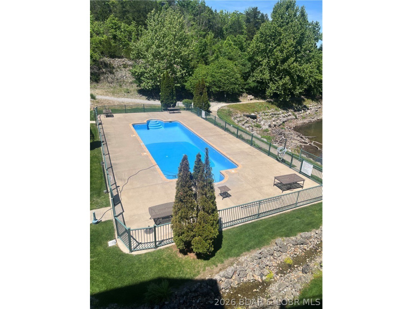Beautiful well maintained lake condo. 3 bedroom and 2 baths - photo 22