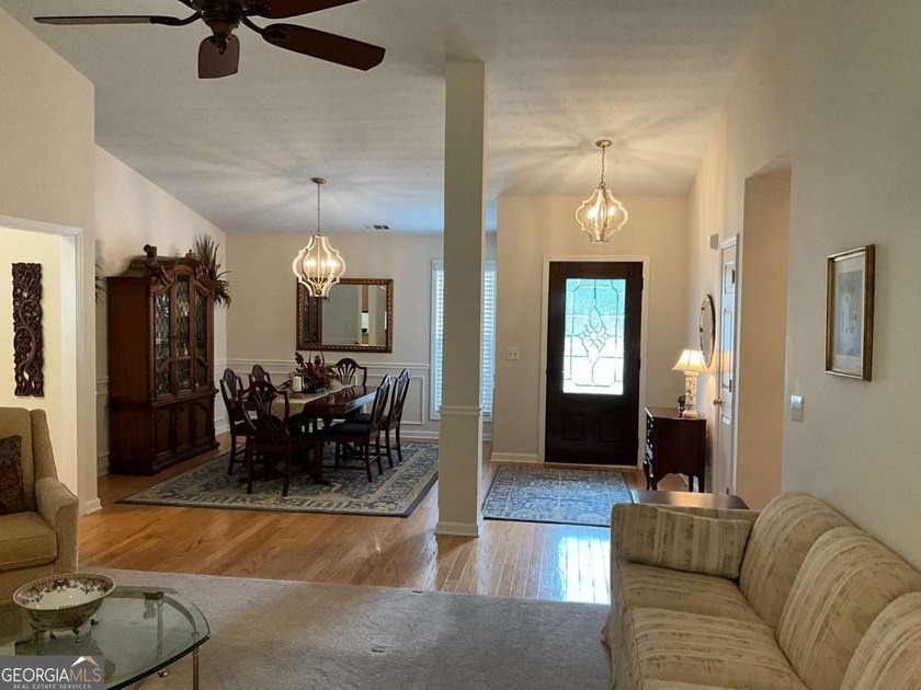 Welcoming large ranch home with 3 car garage in well established - photo 3