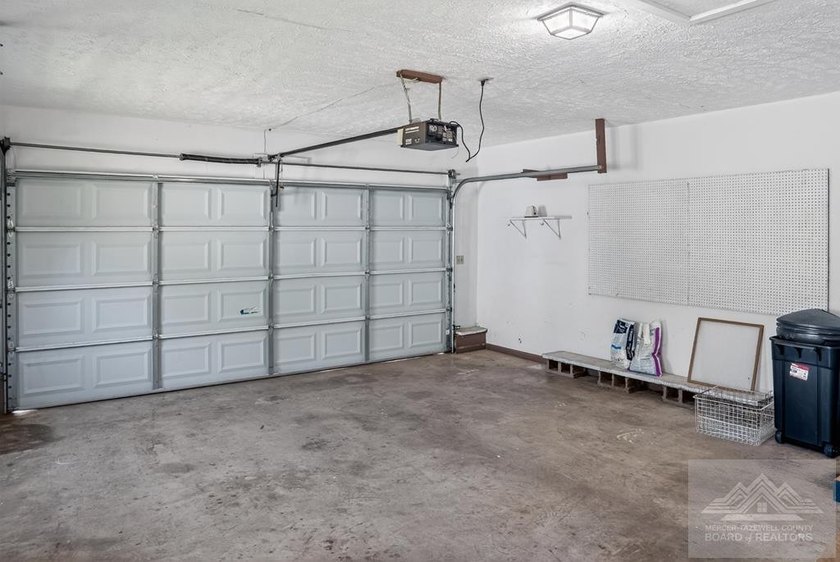 Located in Sedgewood Subdivision and just a short golf cart ride - photo 31
