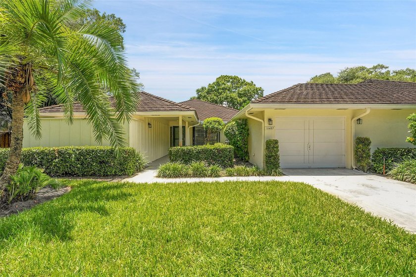 An exceptionally remodeled 2 bedroom 2 bathroom villa in the - photo 32