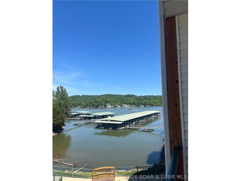 Beautiful well maintained lake condo. 3 bedroom and 2 baths - photo 33