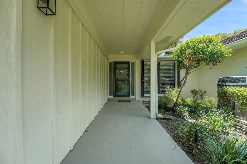 An exceptionally remodeled 2 bedroom 2 bathroom villa in the - photo 35