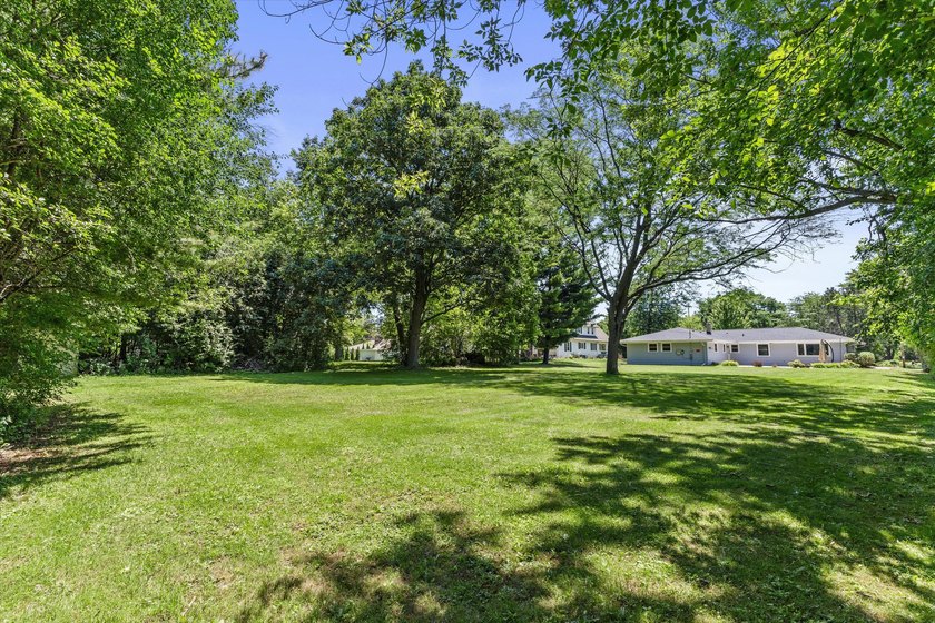 4 Bed 2 Bath Ranch Home on Over 1/2 Acre in Desirable Fox Point - photo 2