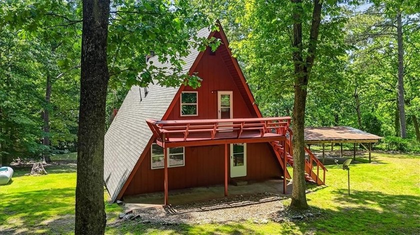 Tucked away on 2.5 beautiful usable acres, 421 Lusk Court offers - photo 6