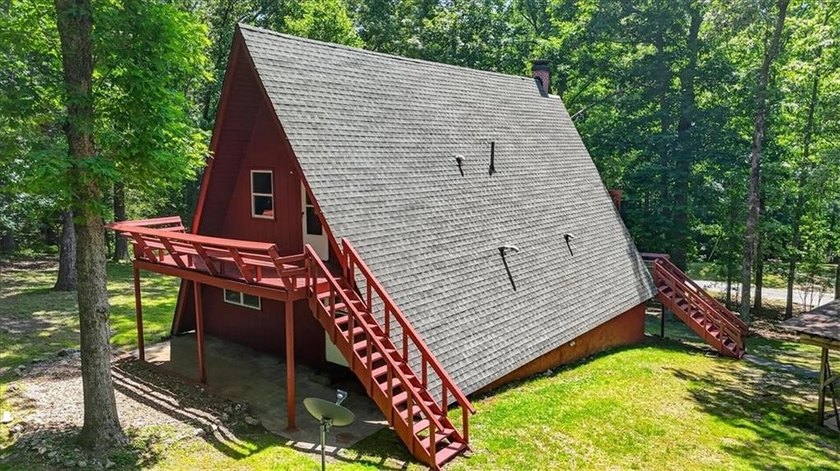 Tucked away on 2.5 beautiful usable acres, 421 Lusk Court offers - photo 7