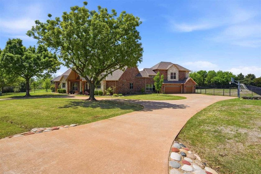 With exceptional views of the Wichita Mountains and just a - photo 6