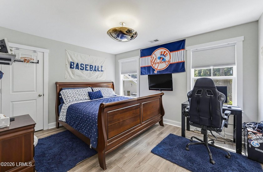 Beautifully set on a private, wooded lot in the sought-after - photo 33