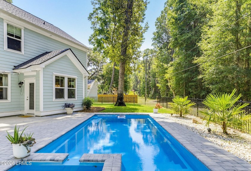 Beautifully set on a private, wooded lot in the sought-after - photo 41
