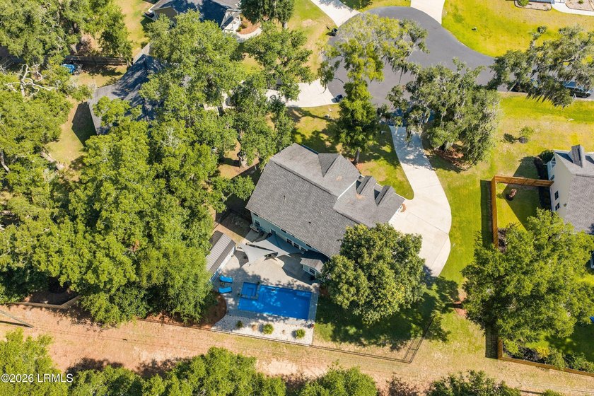 Beautifully set on a private, wooded lot in the sought-after - photo 49