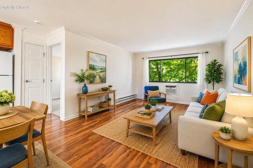 Welcome to Courtyard Square located in the highly desirable - photo 2
