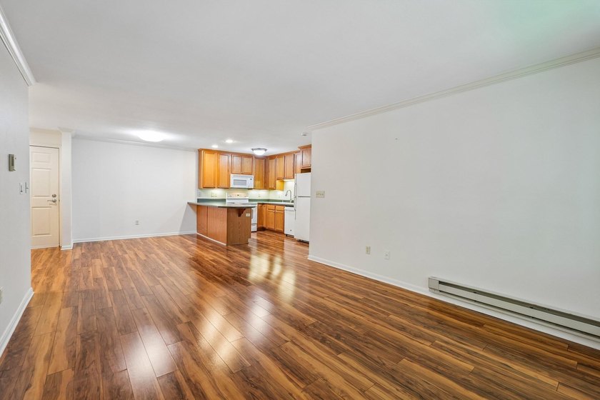 Welcome to Courtyard Square located in the highly desirable - photo 4