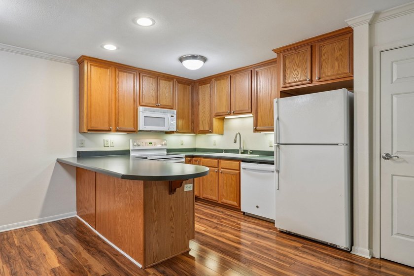 Welcome to Courtyard Square located in the highly desirable - photo 10