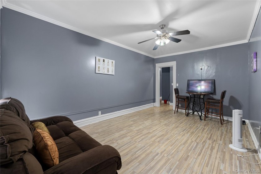 Affordable HDFC Junior 4, 1-bedroom co-op in Highbridge, priced - photo 3