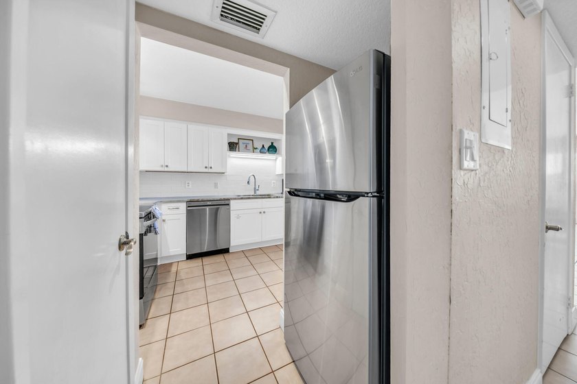 This lovely direct beach front condo has a fabulous panoramic - photo 5