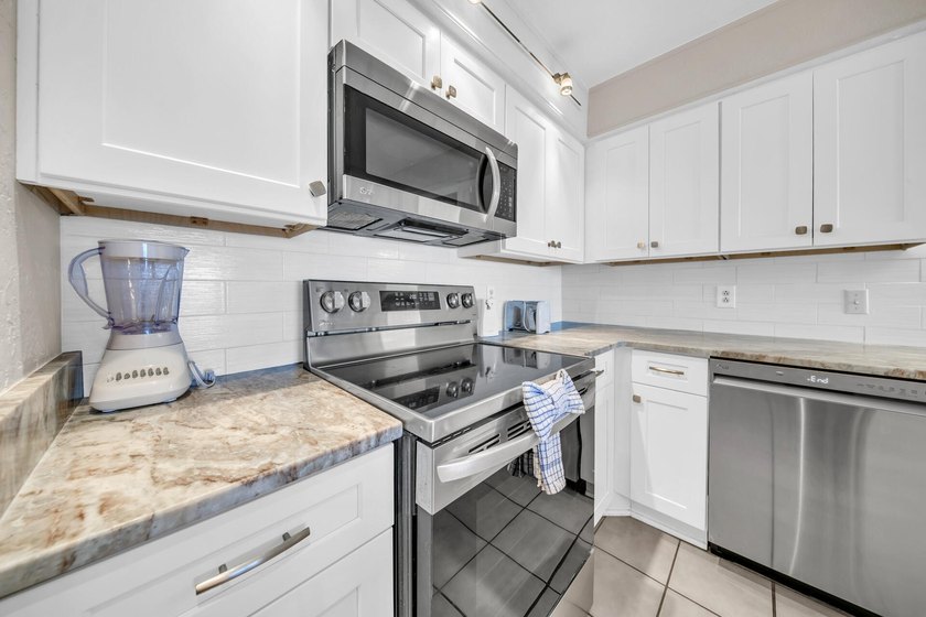 This lovely direct beach front condo has a fabulous panoramic - photo 6