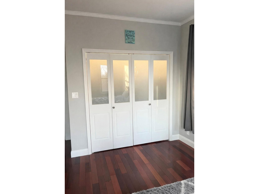 Welcome to this renovated, pre-war impeccably maintained - photo 4