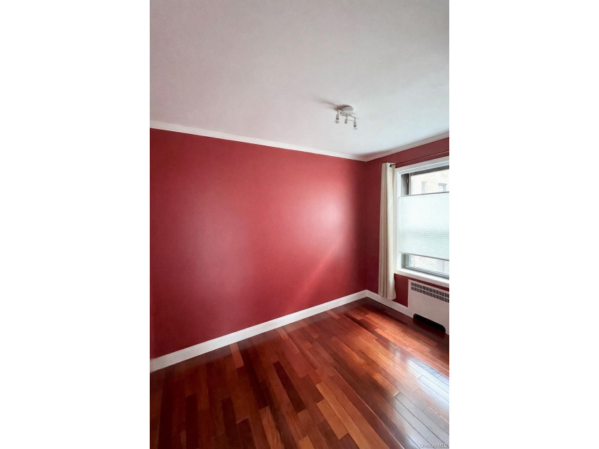 Welcome to this renovated, pre-war impeccably maintained - photo 5