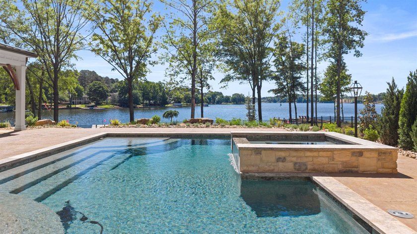 Welcome to The Overlook House, a remarkable waterfront retreat - photo 3