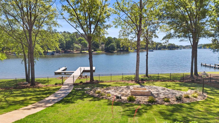 Welcome to The Overlook House, a remarkable waterfront retreat - photo 4