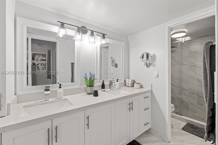 Enjoy oceanfront living on prestigious Millionaire's Row. This - photo 11