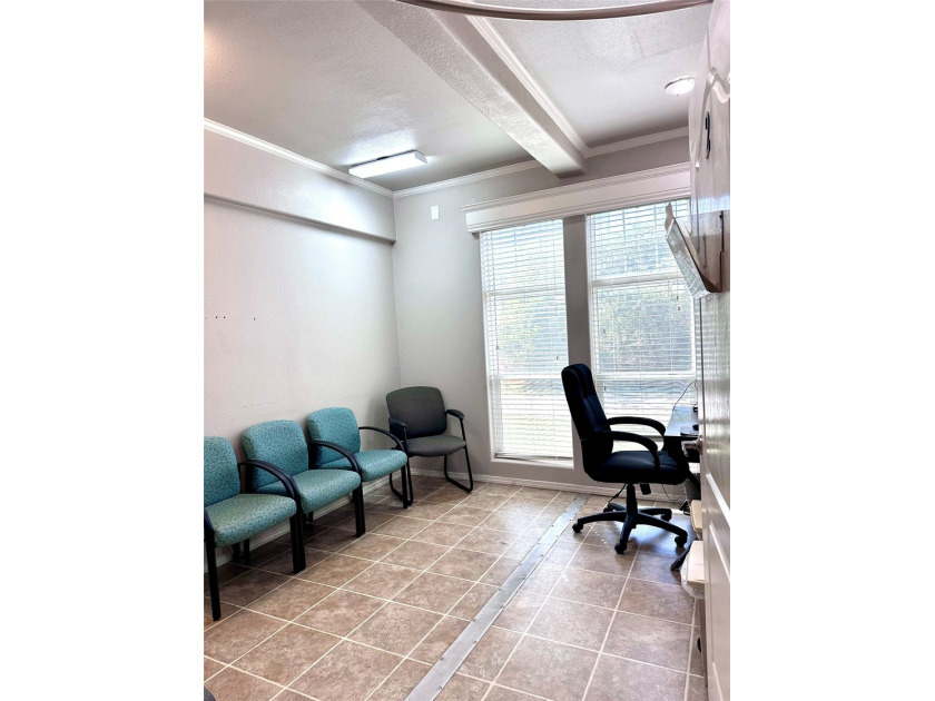 Discover the perfect professional setting for your business with - photo 11