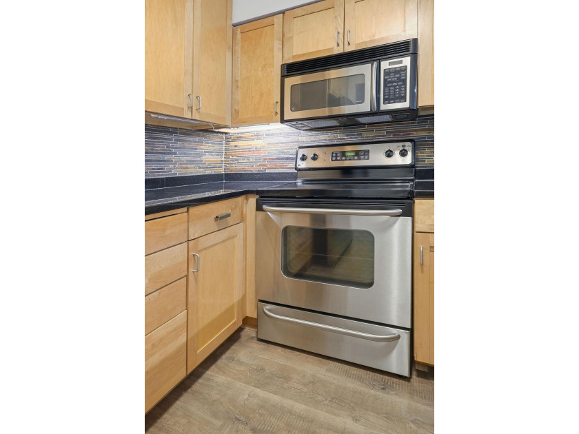 Stylish 1 bedroom, 1 bath condo in the heart of the Mill - photo 20