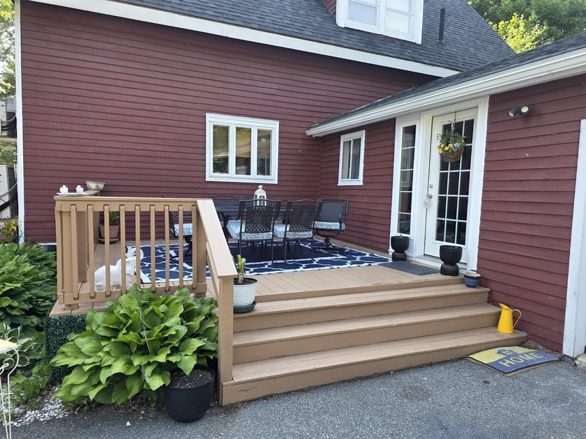 Lovely home with large fenced in yard.. Spacious rear private - photo 3