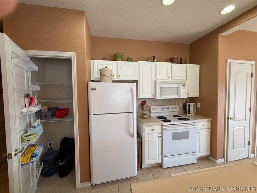 Don't miss out on this beautiful walk-in end unit at Monarch - photo 11