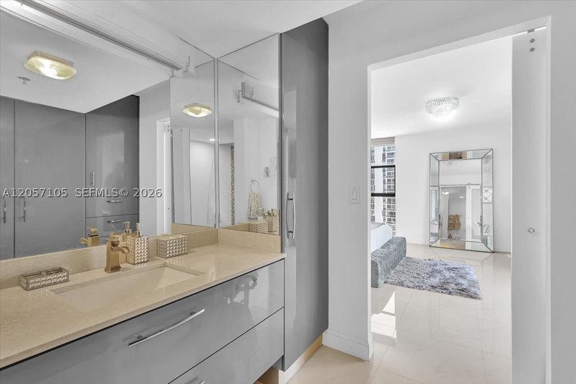 Completely Renovated 2-bed 2-bath Corner Residence with - photo 22