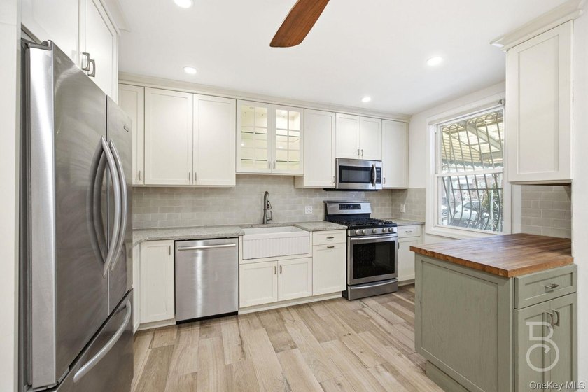 Don t miss this charming brick one-family home in the Ditmars - photo 4