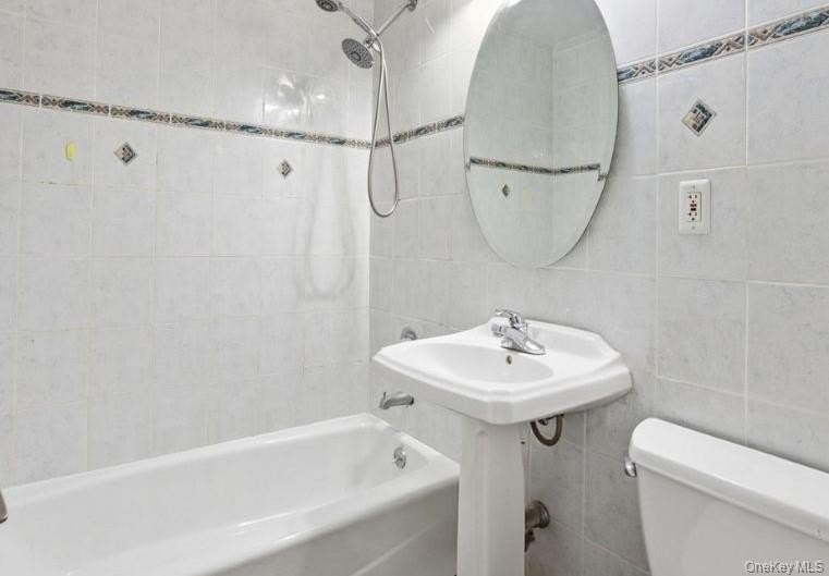 Don t miss this charming brick one-family home in the Ditmars - photo 10