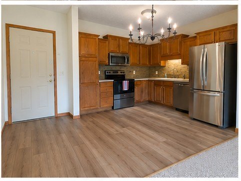 Welcome home to this beautifully updated 1 bedroom, 1 bathroom - photo 2