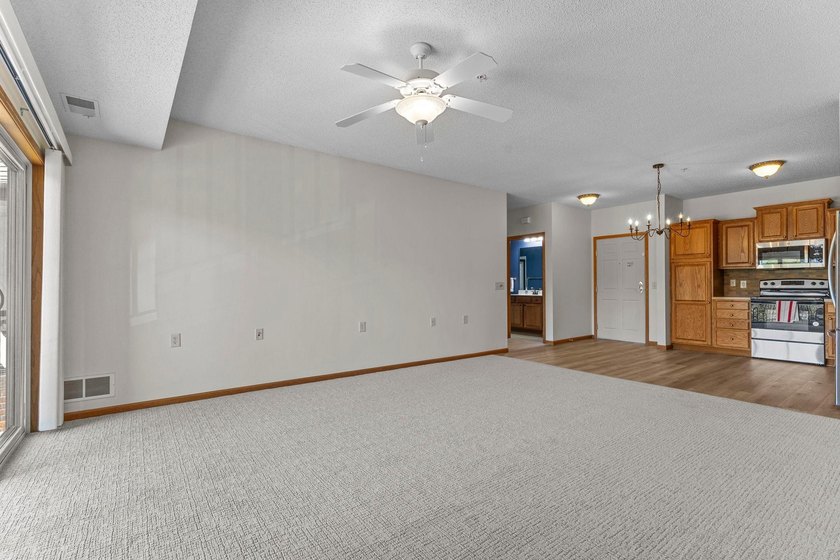 Welcome home to this beautifully updated 1 bedroom, 1 bathroom - photo 7