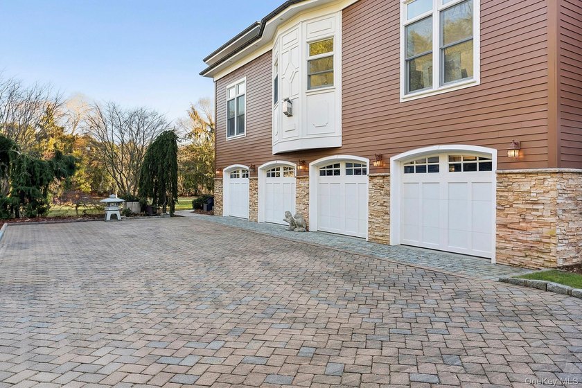 Exceptional Westhampton Retreat with Timeless Elegance Discover - photo 18