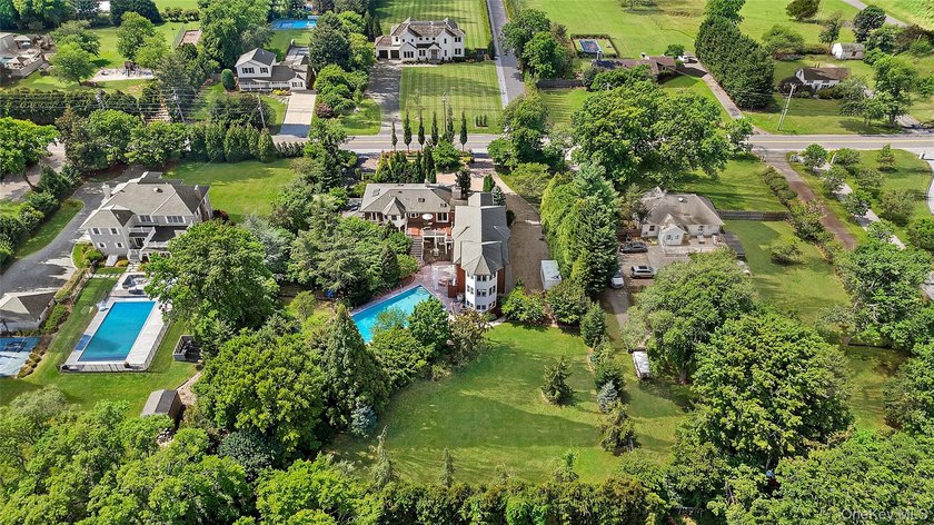Exceptional Westhampton Retreat with Timeless Elegance Discover - photo 22