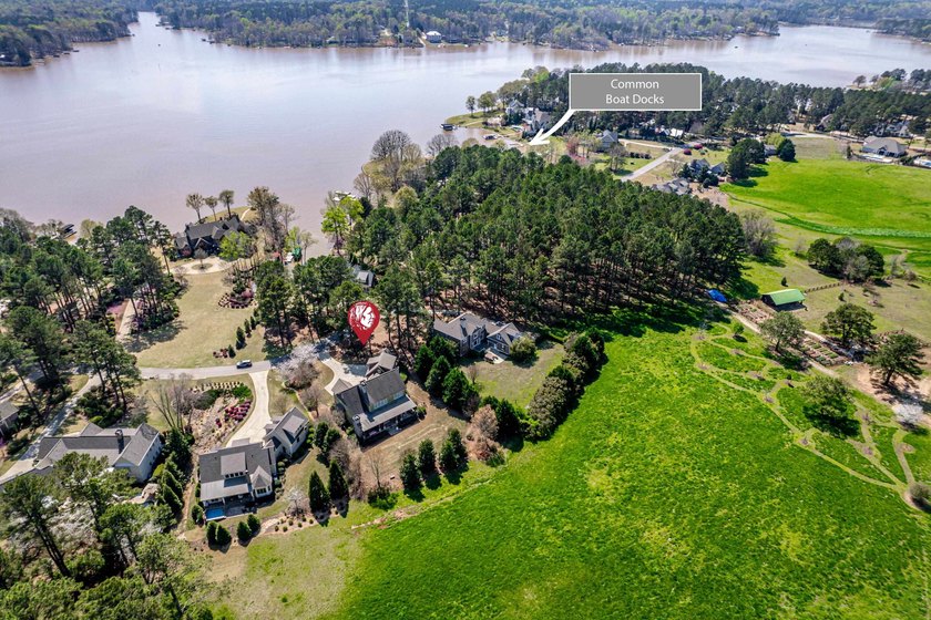 Beautifully updated custom home in The Coves at Cuscowilla - photo 2