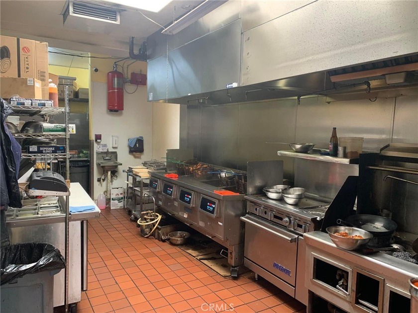 PRICE REDUCE: Free standing building SoCal Wings Fries chicken - photo 2