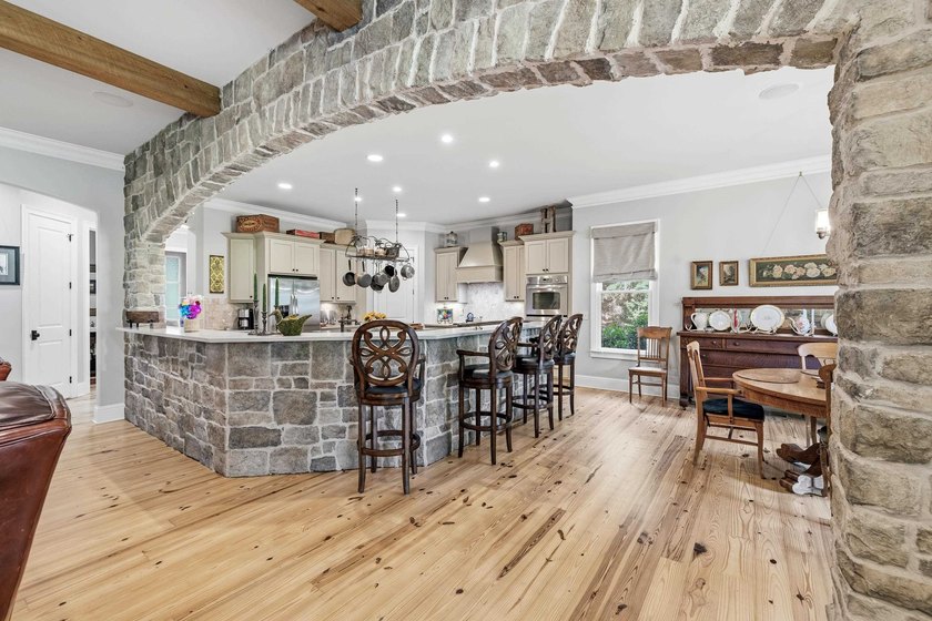 Beautifully updated custom home in The Coves at Cuscowilla - photo 7