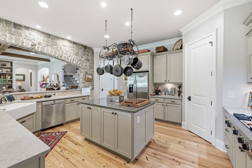 Beautifully updated custom home in The Coves at Cuscowilla - photo 8