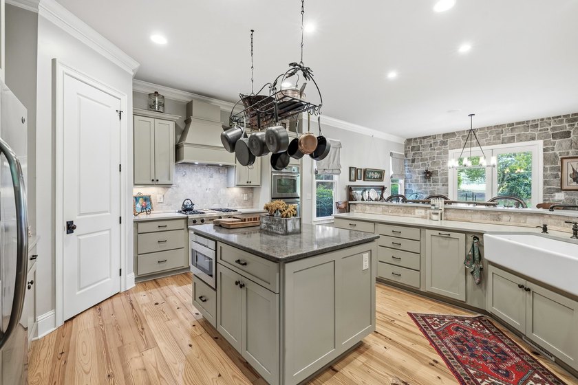 Beautifully updated custom home in The Coves at Cuscowilla - photo 9