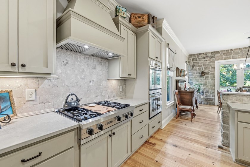 Beautifully updated custom home in The Coves at Cuscowilla - photo 10