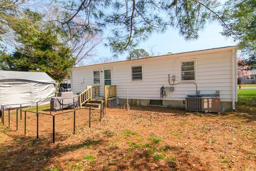 Enjoy the ease of one-level living in this charming 2-bedroom - photo 3