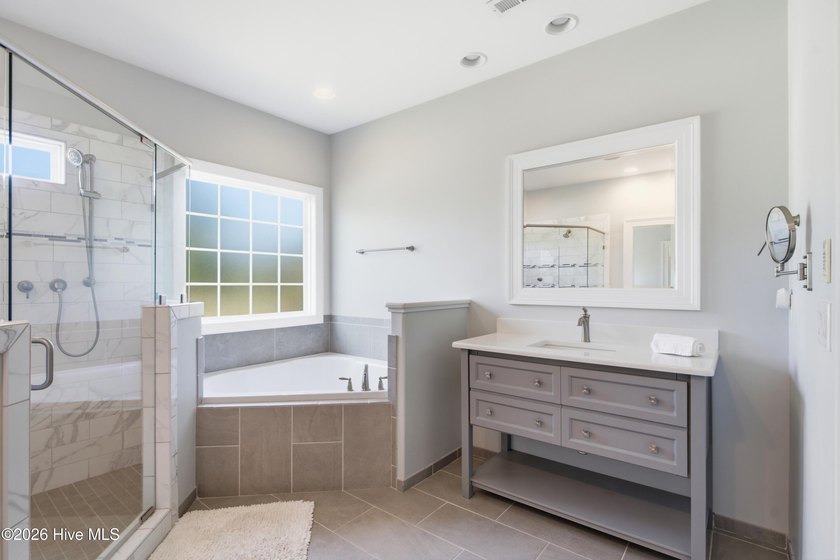 Welcome home to 1402 Admiral Way, where luxury meets everyday - photo 22